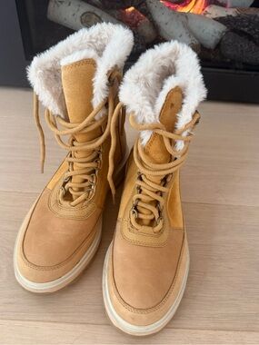 Sorel Women's Lennox Lace
Cozy Stacked Waterproof
NL4842-712 size 9- NWOT